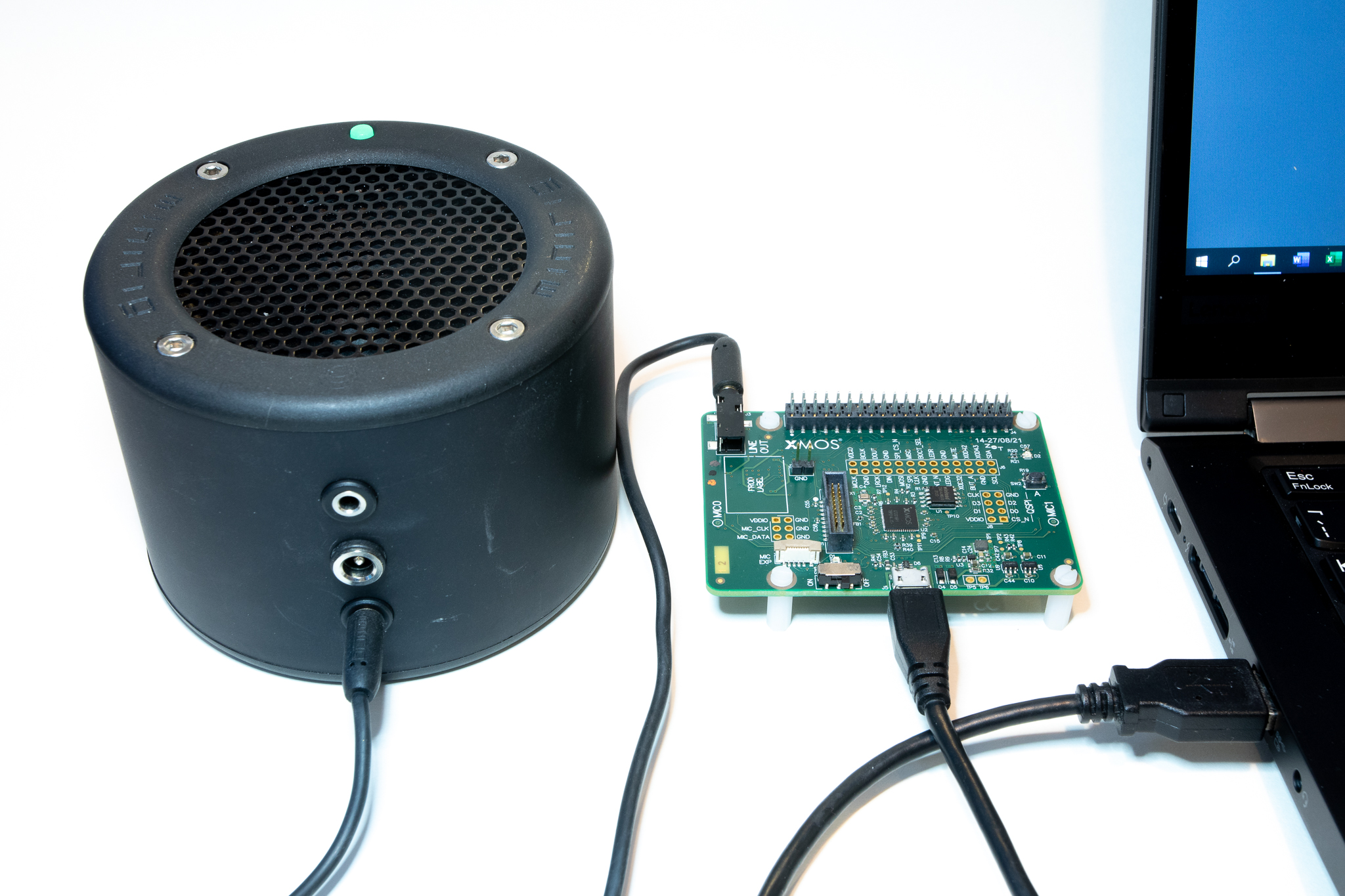 XK-VOICE-L71 connected to powered speakers and host device